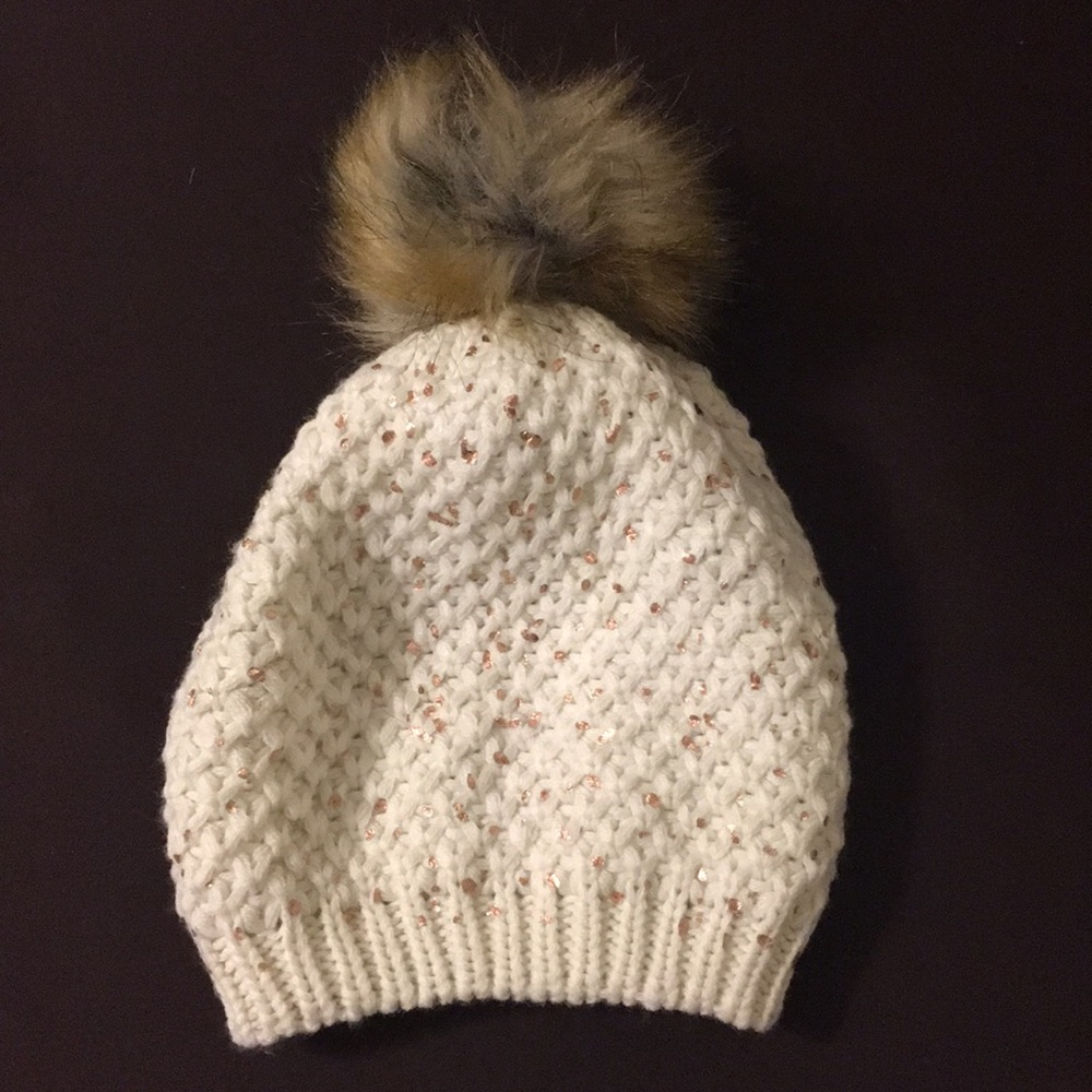 ❄️ Beanie in Cream with flakes of Rose Gold ❄️